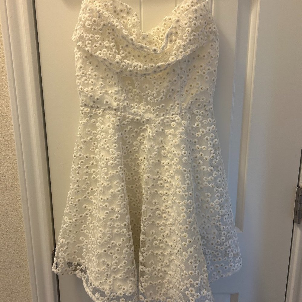 Selfie Leslie White Floral Scoop Neck Mini Dress